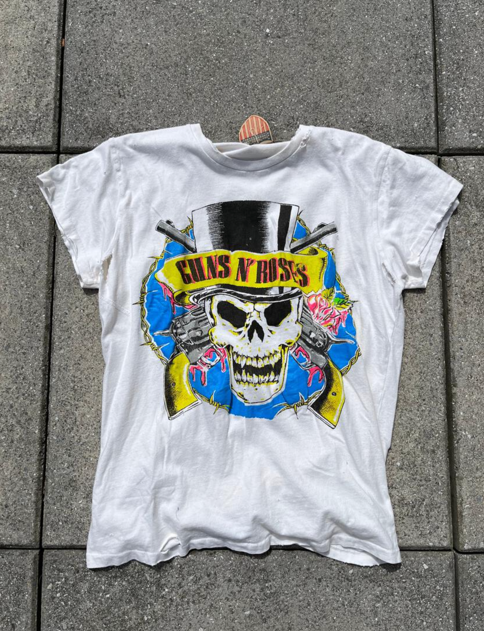 MadeWorn Grateful Dead Skull and Roses Unisex Tee Off White / S